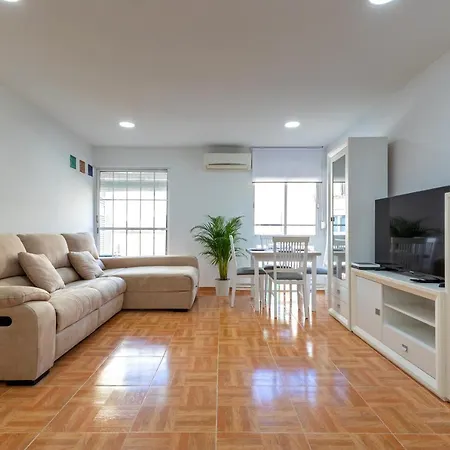 Charming 2 Bedroom At Triana Center By Oui
