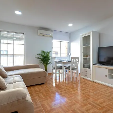 Charming 2 Bedroom At Triana Center By Oui Apartamento *