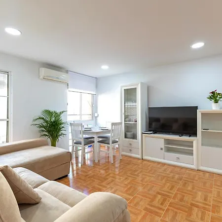 Charming 2 Bedroom At Triana Center By Oui